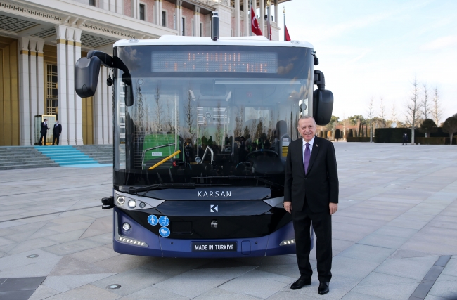 Cumhurbaşkanı Erdoğan Kabine toplantısına sürücüsüz otobüs ile gitti