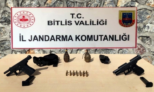 Bitlis'te teröristlerin kullandığı 6 mağara imha edildi