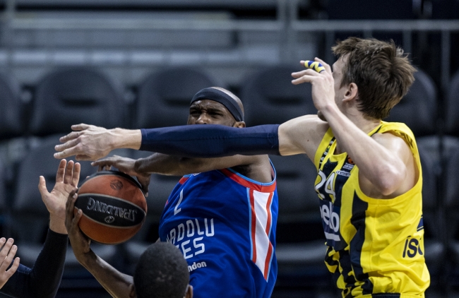 Türk derbisinde kazanan Anadolu Efes