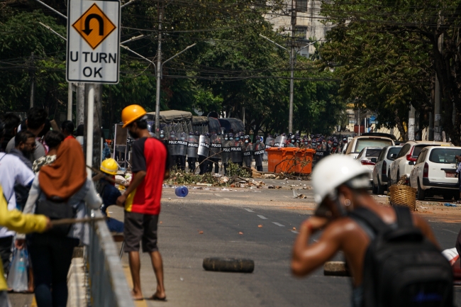 Singapur'dan Myanmar'da sivil halka saldırılara kınama