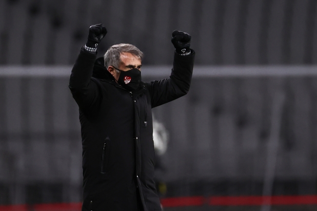 Şenol Güneş: Umutlu geldik, mutlu dönmek istiyoruz