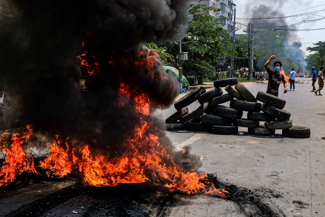 ABD, diplomatlarının Myanmar'dan ayrılmasını istedi