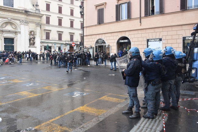 İtalya'da bir süredir Draghi hükümeti koronavirüs tedbirleri nedeniyle protesto ediliyor. | Fotoğraf: AA
