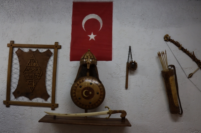 Suriyeli 35 yıllık ahşap ustası Kilis'te sanatını sürdürüyor