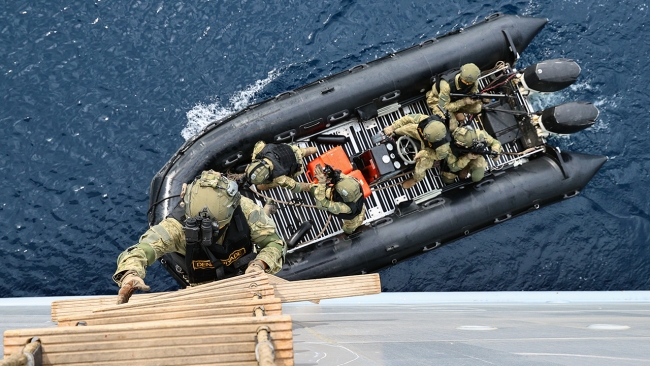 "Timsahlar"dan milli gemilerde nefes kesen eğitim