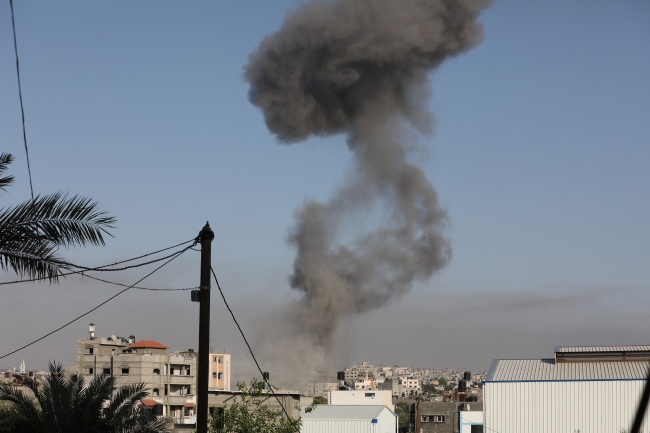 İsrail hava saldırısıyla masumları hedef alıyor
