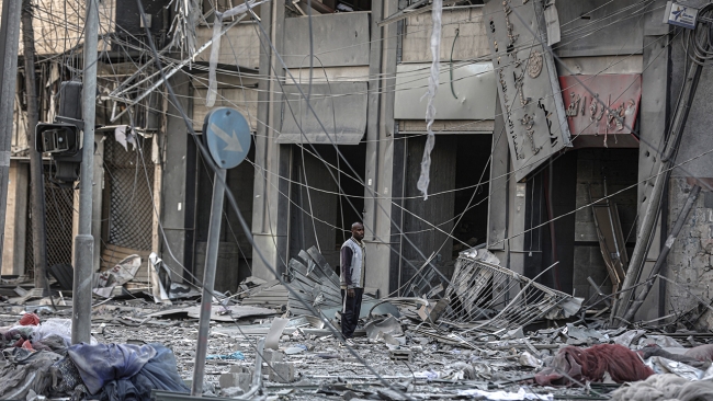 Bombardıman altındaki Gazze Şeridi'nde sabahın ilk saatleri
