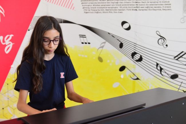 10 yaşındaki piyanist Defne dünya birincisi oldu