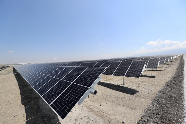 Bakan Dönmez: Türkiye yenilenebilir enerjinin merkez ülkesi olacak