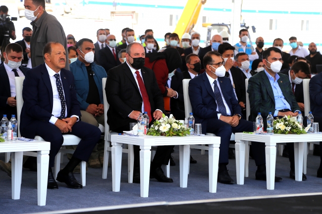 Bakan Dönmez: Türkiye yenilenebilir enerjinin merkez ülkesi olacak