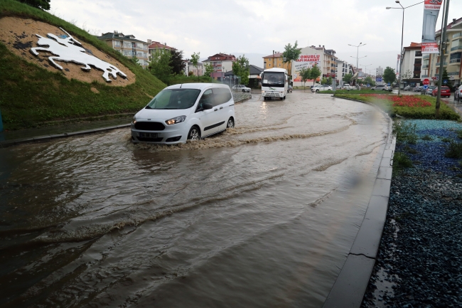 Bolu'da yollar göle döndü