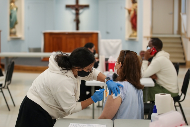 ABD'de aşı binlerce kişiyi hayatta tuttu