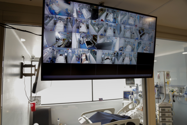 Hasta ve hasta yakınları için yoğun bakım süreci çok büyük bir 'yalnızlık' da içeriyor. Foto: AA