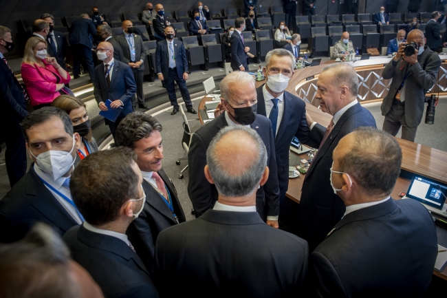 Cumhurbaşkanı Erdoğan ve ABD Başkanı Biden, NATO Zirvesi'nde. Foto: AA
