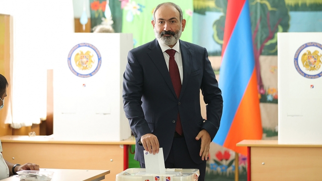 Ermenistan'da sandıktan Paşinyan çıktı