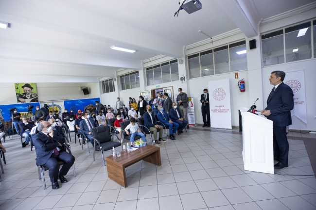 Bin öğrenciye akıllı baston desteği