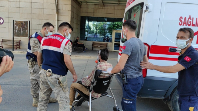 Düzensiz göçmenlerin olduğu kamyondan ateş açıldı