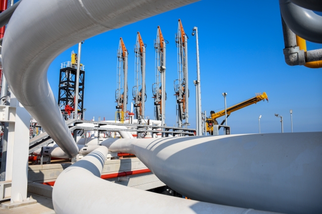 İki gemi arasındaki sıvılaştırılmış gaz transferi Hatay'da gerçekleşti. Foto: AA