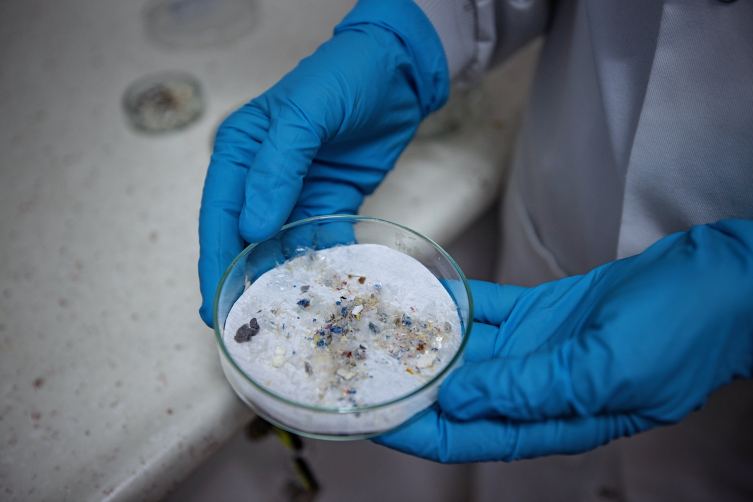 Pet şişeden içilen su mu plastik mi?