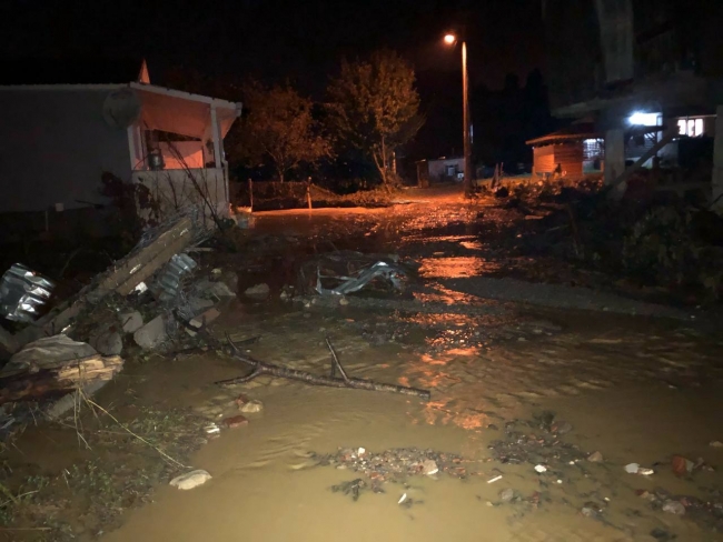 Sakarya'da sağanak nedeniyle dereler taştı