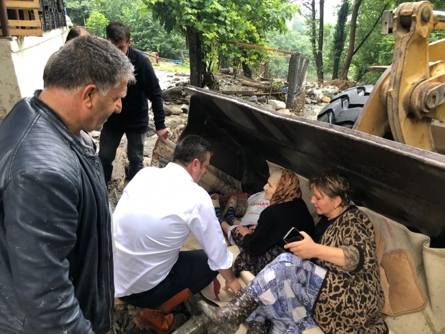 Sakarya'da sele kapılan bir kişi aranıyor