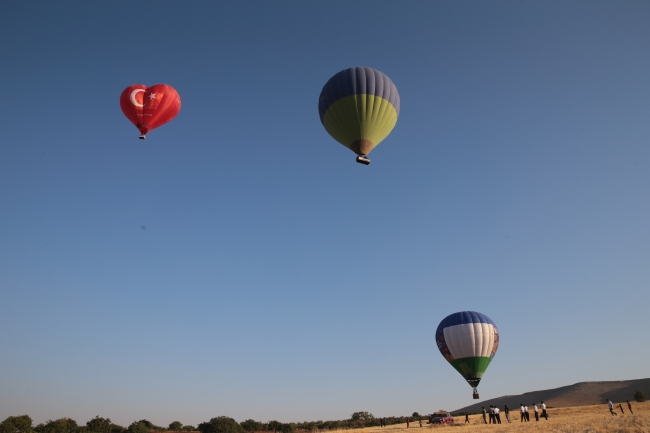 Göbeklitepe'de sıcak hava balonları havalandı