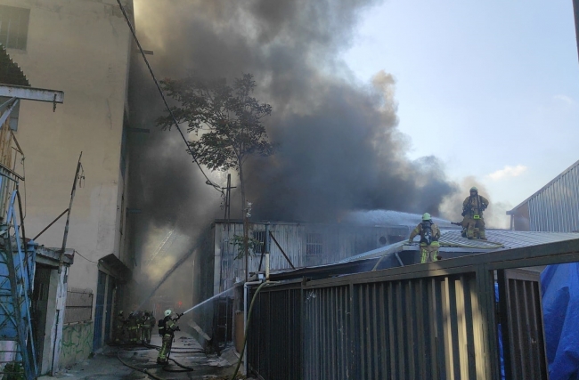 İstanbul'da plastik fabrikasında yangın