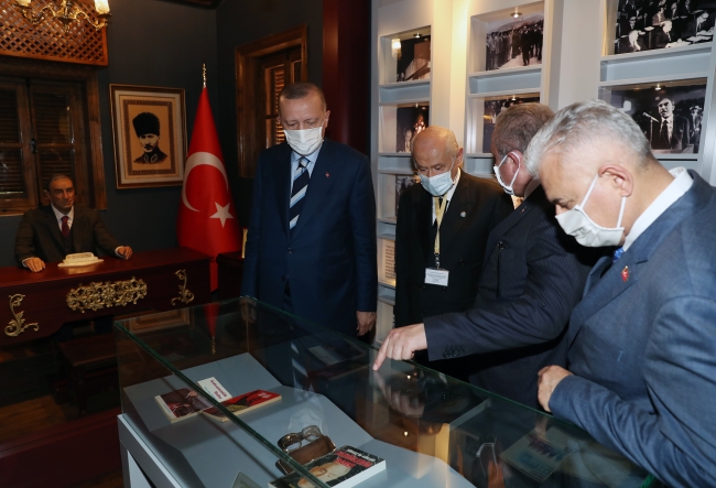 Cumhurbaşkanı Erdoğan'dan Türkeş'in doğduğu müze eve ziyaret