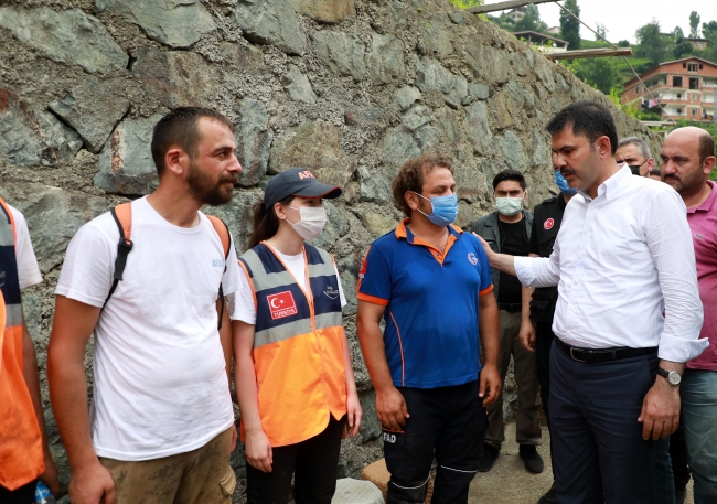 Bakan Kurum'dan Rize'de hayatını kaybedenlerin ailelerine ziyaret