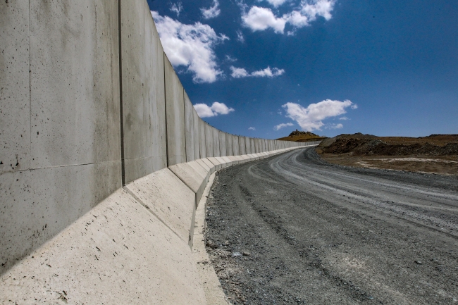 Van-İran sınırına güvenlik duvarı