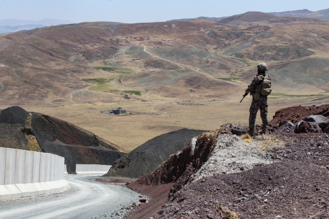 Van-İran sınırına güvenlik duvarı