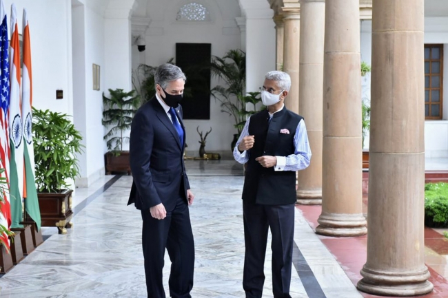 Hindistan’a gerçekleştirdiği ilk resmi ziyarette bulunan ABD Dışişleri Bakanı Antony Blinken (solda) ve Hindistan Dışişleri Bakanı Subrahmanyam Jaishankar (sağda) başkent Yeni Delhi'deki Hyderabad Sarayı'nda bir araya geldi. | Fotoğraf: AA