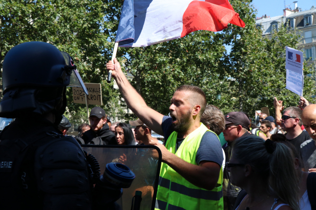 Fransa'da sarı yelekliler tekrar meydanlara iniyor