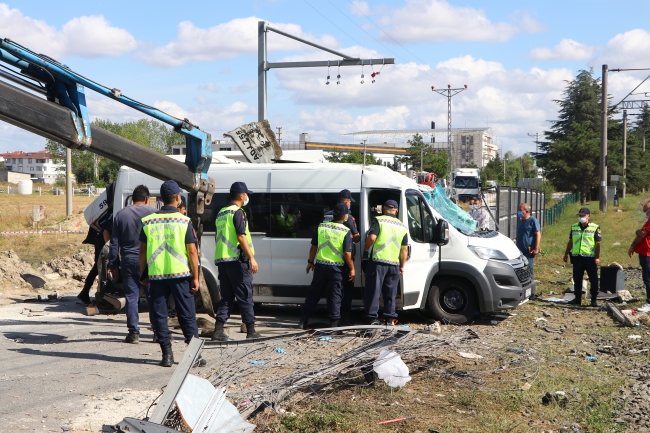 Tren kazasında servis şoförü tutuklandı