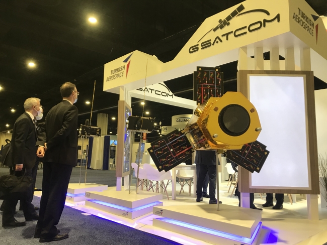 Türk firmaları uydu fuarında kabiliyetlerini sergiledi