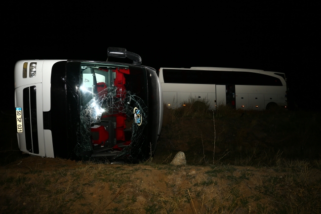 Öğrencileri taşıyan otobüs tırla çarpıştı: 44 yaralı