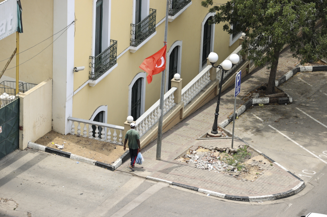Cumhurbaşkanı Erdoğan'ın ziyareti öncesi Luanda Türk bayraklarıyla donatıldı