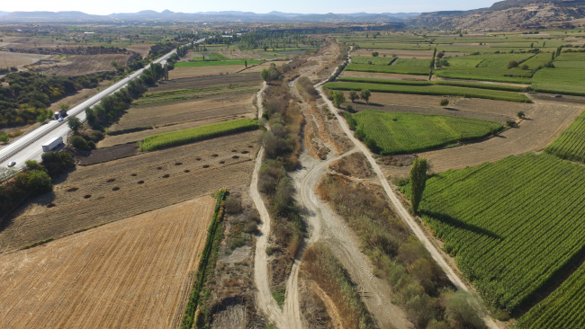 Kuraklık Gediz Nehri'ni de vurdu