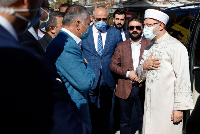 Ali Erbaş: 100 civarında ülkede iftar sofraları kuruyoruz