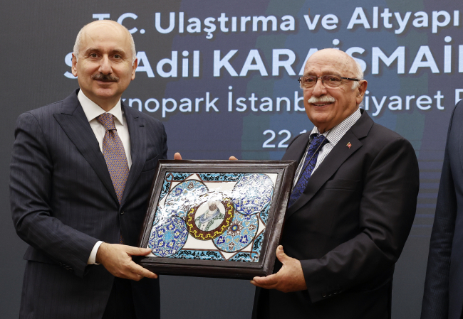 Bakan Karaismailoğlu Teknopark İstanbul'u ziyaret etti