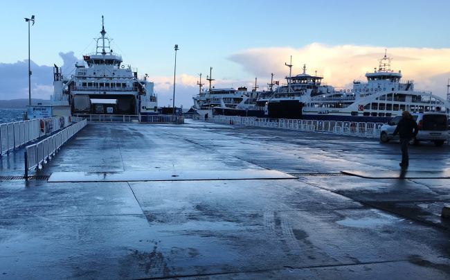 Çanakkale Boğazı'nda deniz ulaşımına fırtına engeli