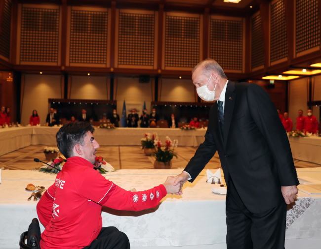 Cumhurbaşkanı Erdoğan şampiyonlarla buluştu