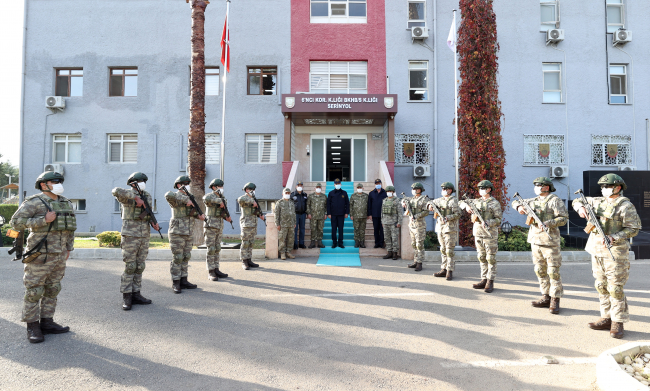 Akar ve komutanlar Suriye sınırında