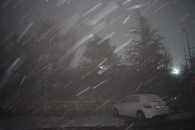 İstanbul'da beklenen kar yağışı başladı