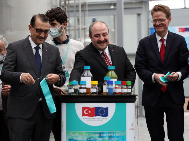 Varank ve Dönmez'den yosundan jet yakıtı üretecek tesiste ilk test