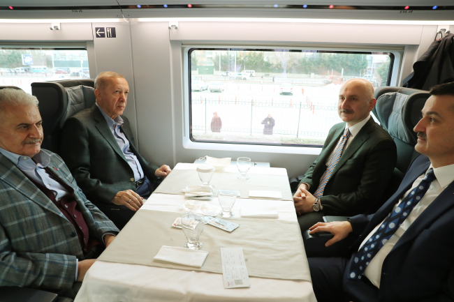 Cumhurbaşkanı Erdoğan hızlı treni kullandı