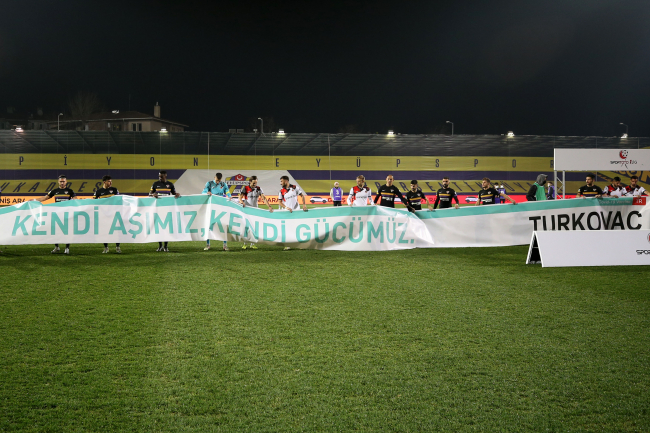 TURKOVAC yeşil sahada