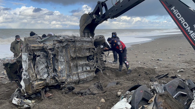 Bozkurt'taki selde kaybolan araç 5 ay sonra sahile vurdu