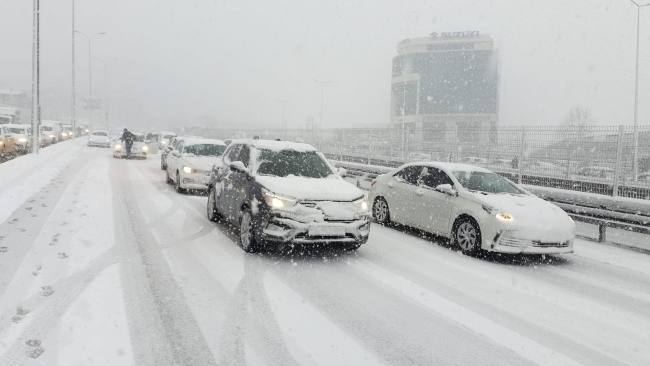 İstanbul'u DEK yağışları vuruyor: Bu geceye dikkat