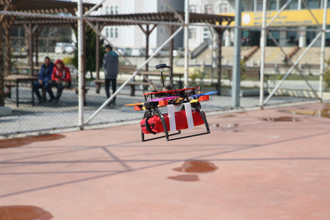 Acil durumlarda ilk yardım seti ulaştıracak dron geliştirildi